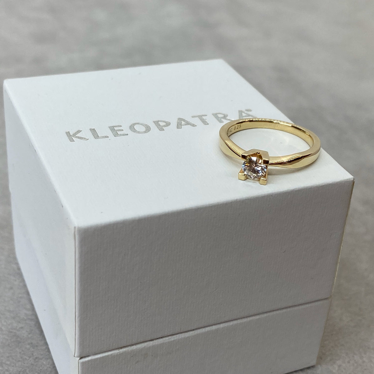 Scrouples - Kleopatra ring rødguld 0,25 W/SI 14 kt -  Modelnr.: 7135,25