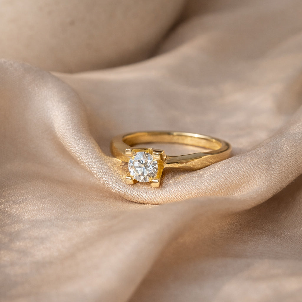 Scrouples - Kleopatra ring rødguld 0,40 W/SI 14 kt -  Modelnr.: 7135,40