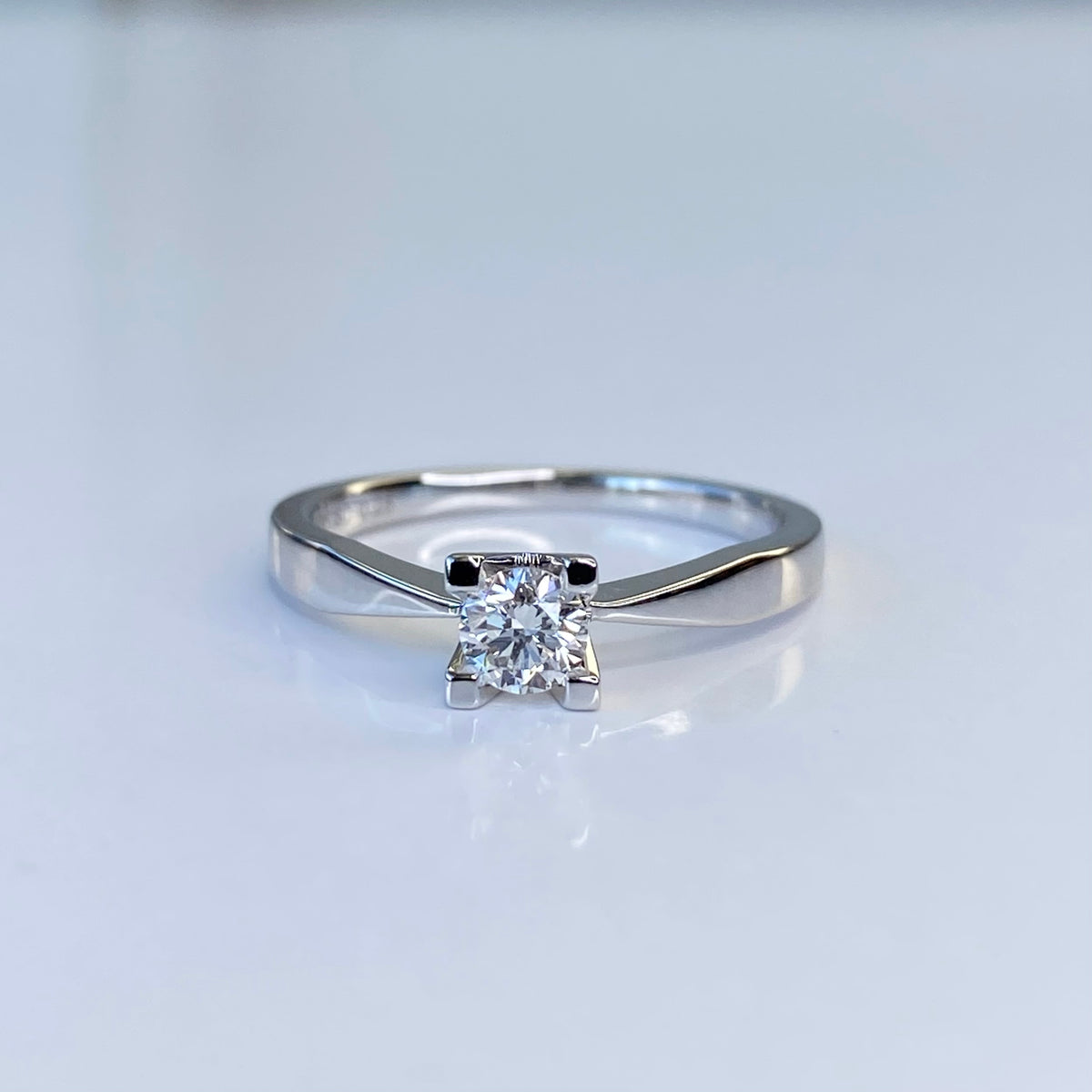Scrouples - Kleopatra hvidguld ring 0,35 W/SI 14 kt -  Modelnr.: 7136,35