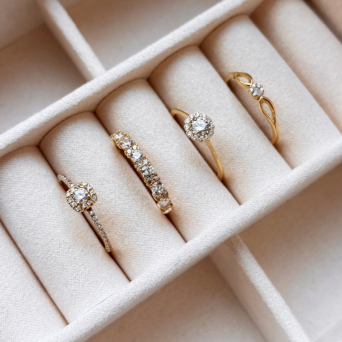 Scrouples - 8 kt guldring med hvid cubic zir - Model: 715123