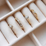Scrouples - 8 kt guldring med syntetiske zirkoner - Model: 715143