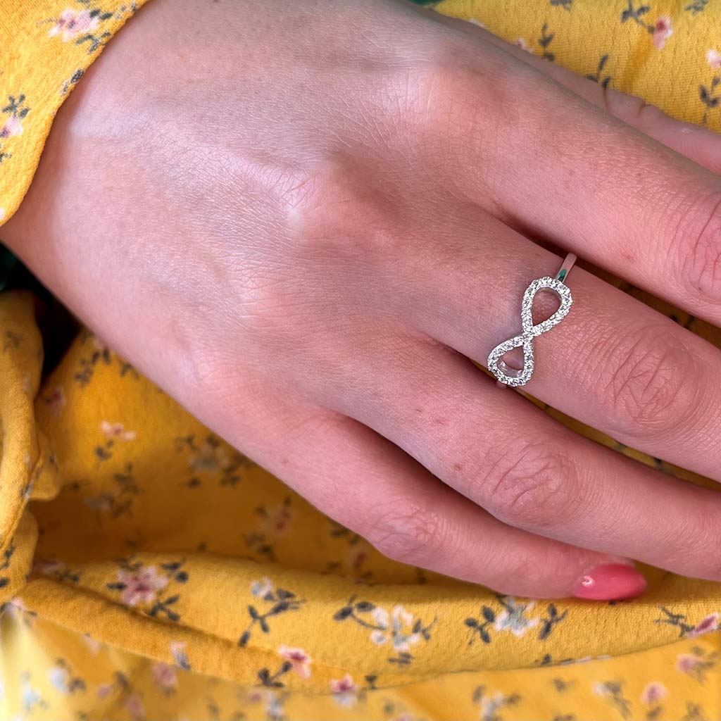 Scrouples - Ring blank sølv med et evighedstegn med zirkoner - Model nr.: 725312