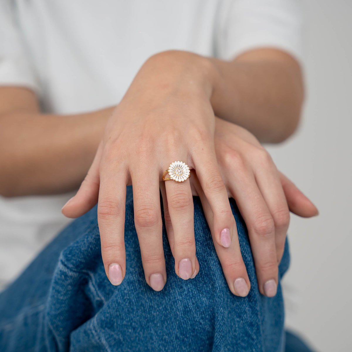Christina Marguerit Ø15mm ring i forgyldt sølv – model 800-6.2.B – billede 3