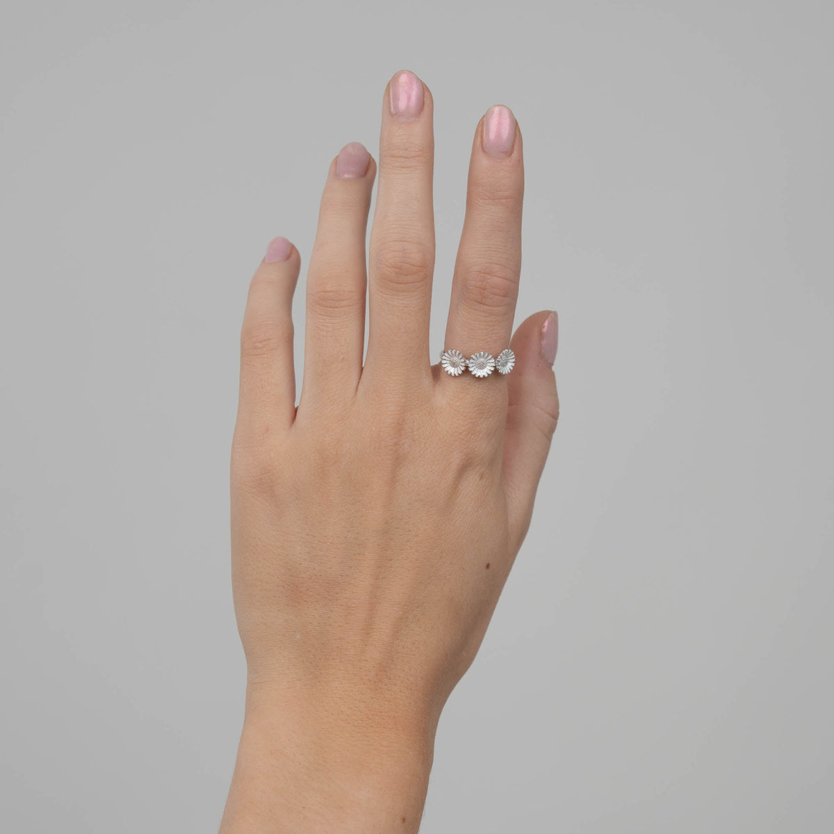 Christina Triple Marguerit ring i sølv – model 800-7.2.A – billede 2