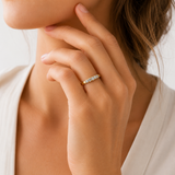 14kt. Alliancering med 5 x 0,07ct w/si