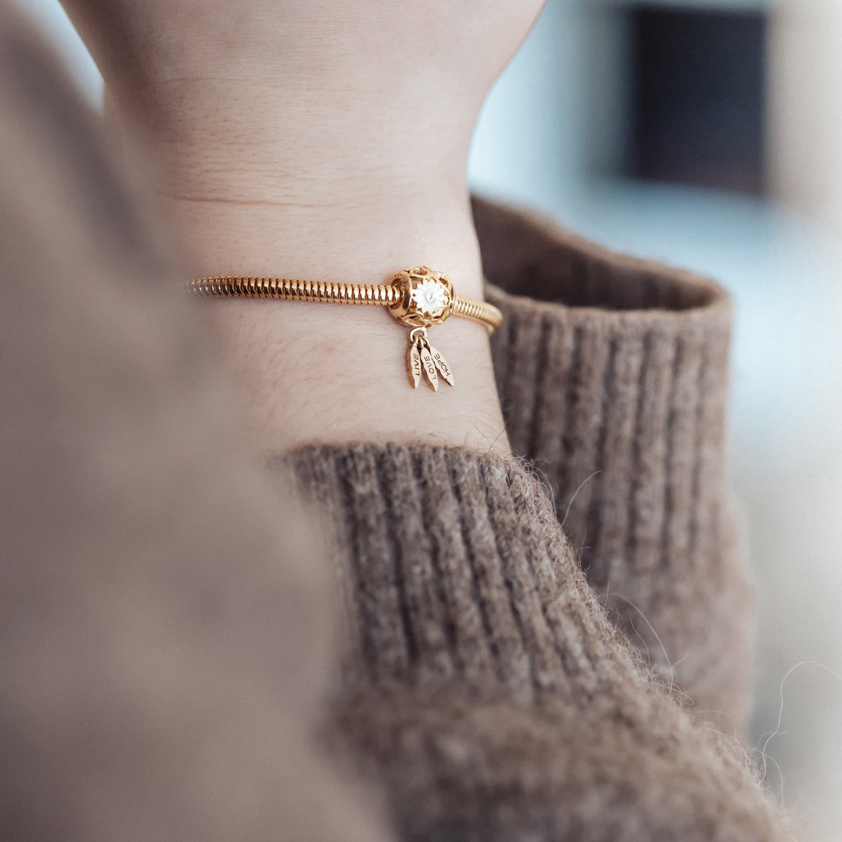Christina Live Love Hope charm 4 mm i forgyldt sølv – model 623-G255 – billede 3