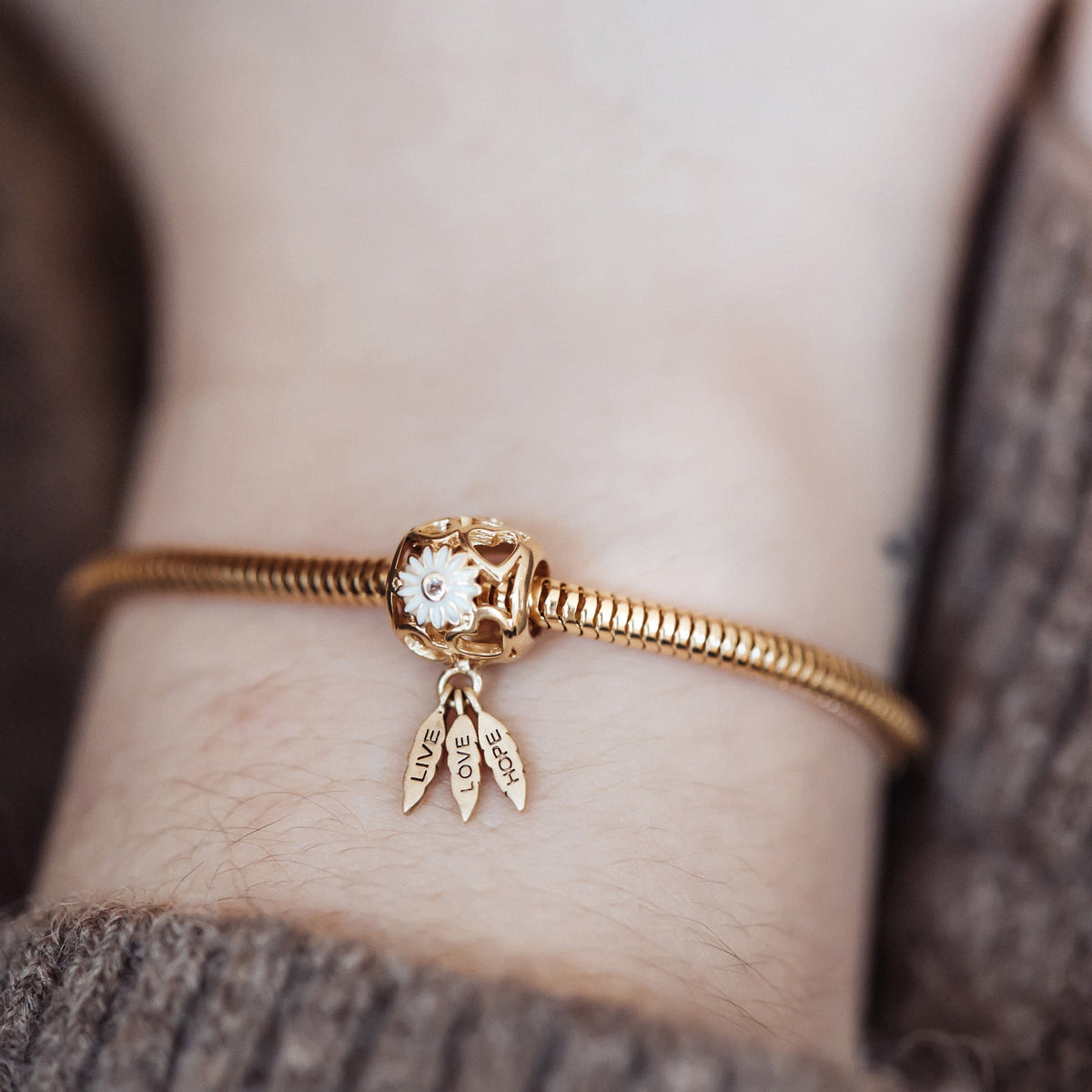 Christina Live Love Hope charm 4 mm i forgyldt sølv – model 623-G255 – billede 2