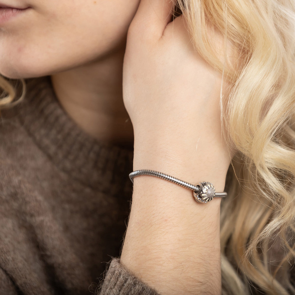Christina Marguerit charm 4 mm i sølv – model 623-S30 – billede 2