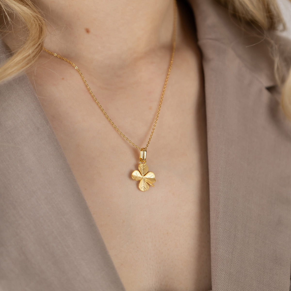 Christina Four Leaf Clover vedhæng i forgyldt sølv – billede 4