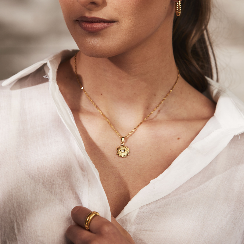 Sintridou - Halskæde med sol vedhæng i forgyldt stål - Model: ST510009
