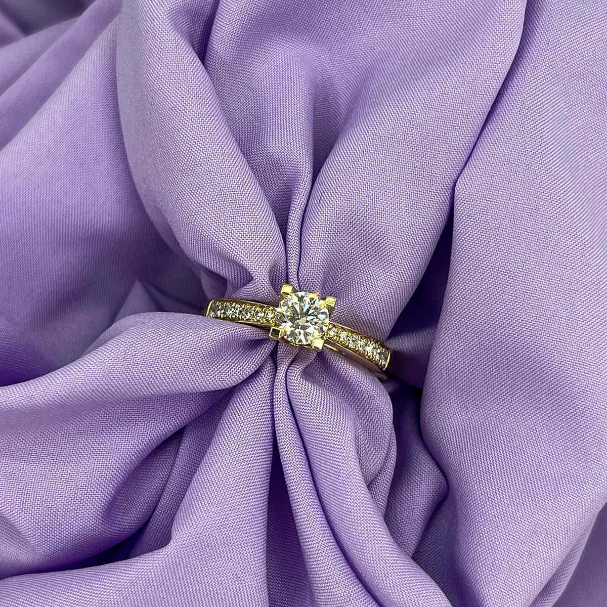 Kleopatra Queen ring rødguld 0,40 + 0,13 H-W/SI 14 kt - Model: 7535,53