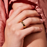 Sintridou - Ring med twistet overflade i stål - Model: ST710027