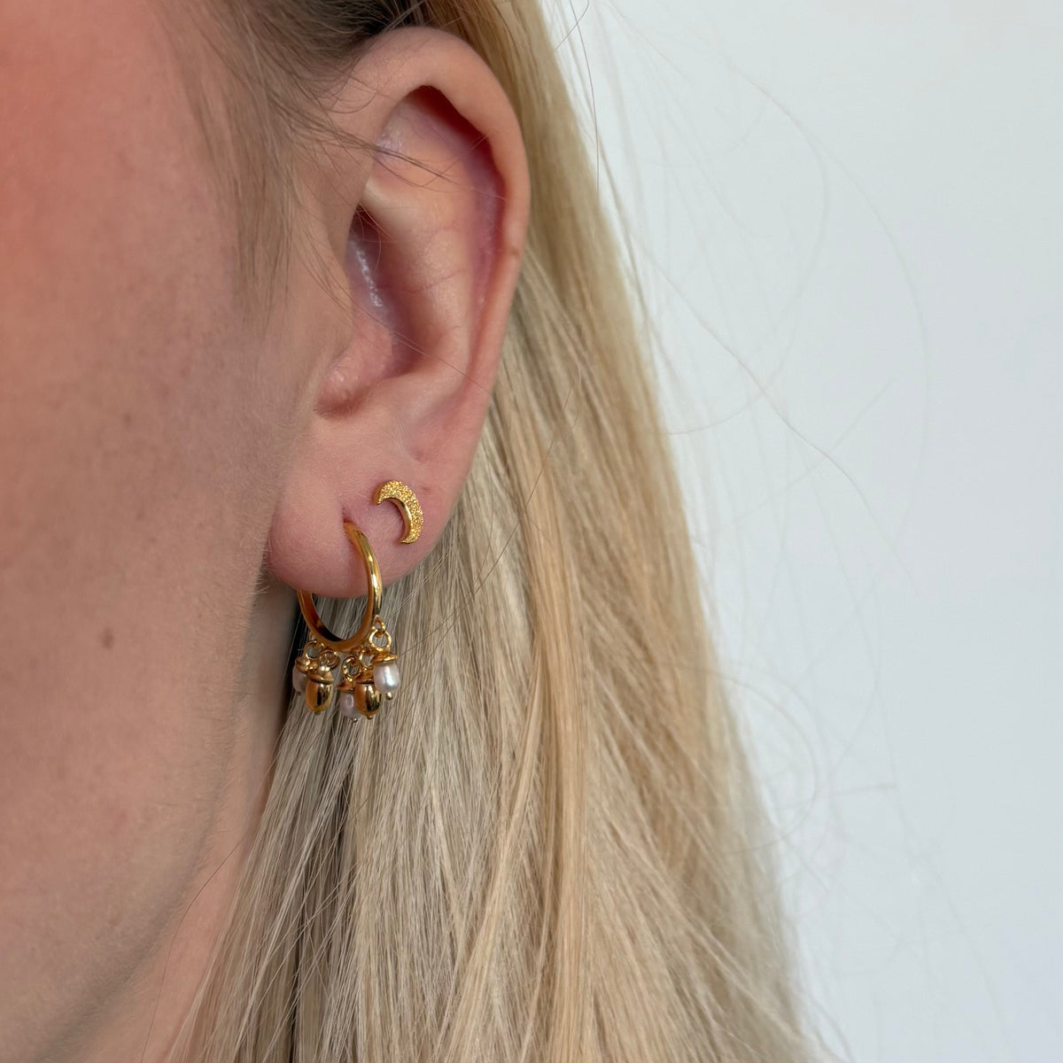 Christina Magic Pearls ørehængere i forgyldt sølv – model 670-G68 – billede 2