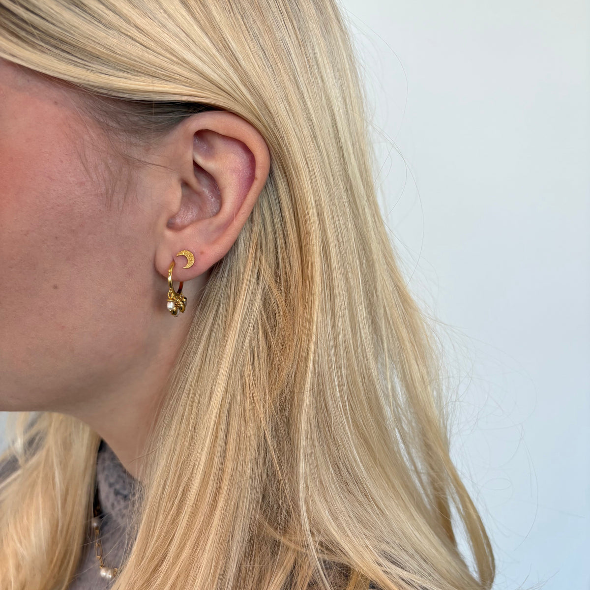 Christina Magic Pearls ørehængere i forgyldt sølv – model 670-G68 – billede 3