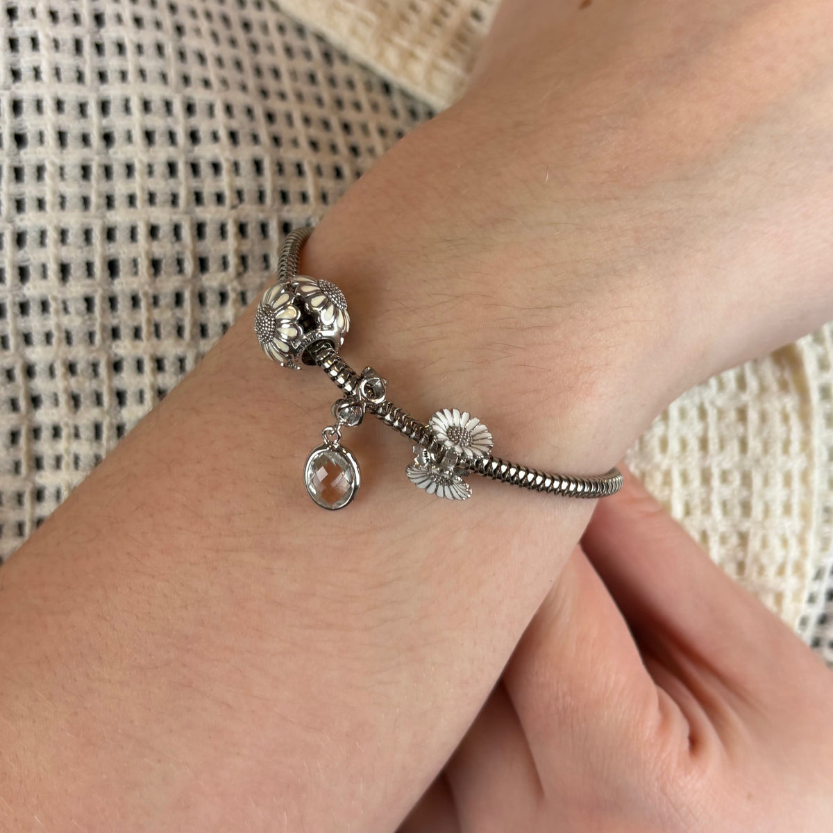 Christina Marguerit charm 4 mm i sølv – model 623-S30 – billede 5