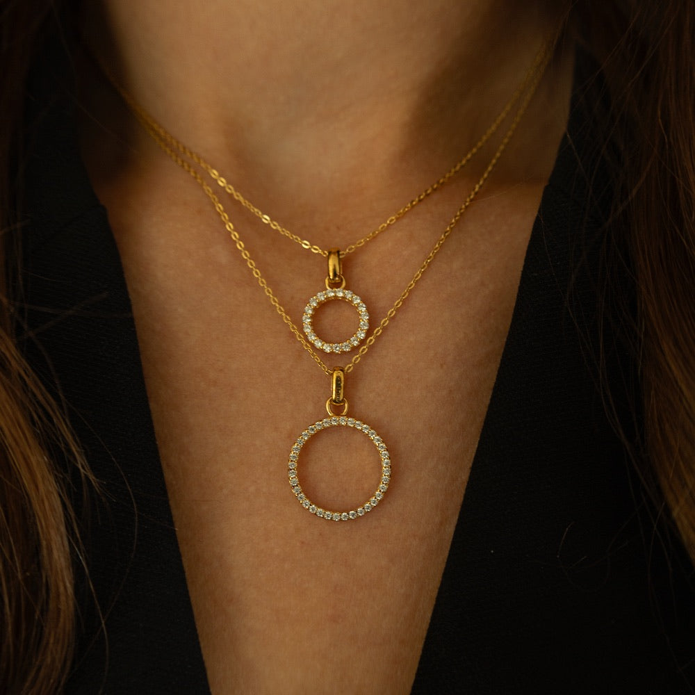 Christina Sparkly Circle vedhæng i forgyldt sølv – model 680-G06 – billede 2