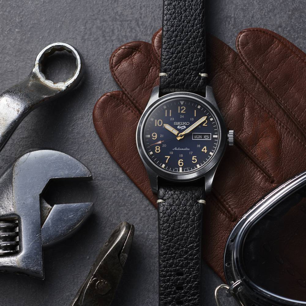 Seiko -  Seiko 5 sport automatic herreur, stål m. sort læderrem og mørkeblå skive - Model: SRPG39K1
