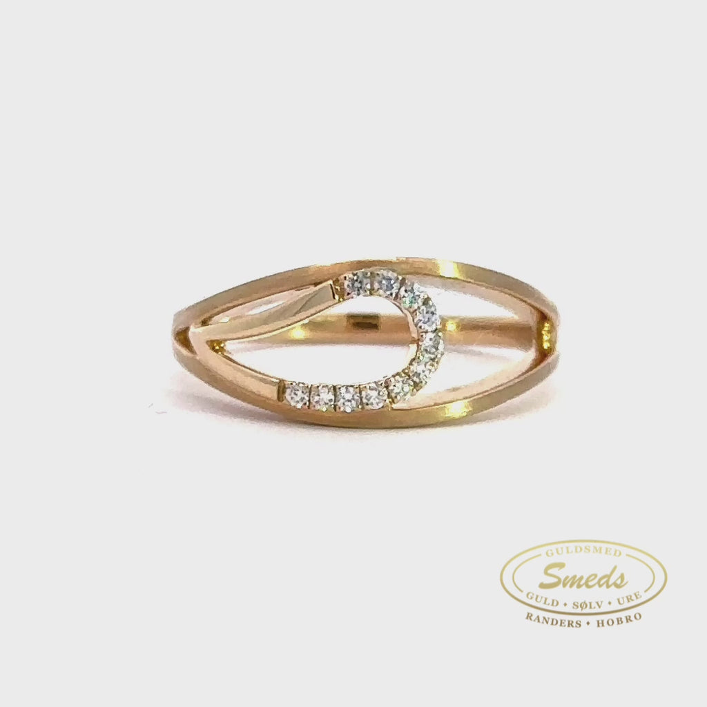 14 karat guldring med diamanter