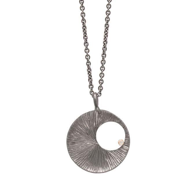 Heiring - DREAMCATCHER vedhæng - Lille, lukket med 0.02ct W/Vs - Oxyderet - Model: 51-9-06BR/OX