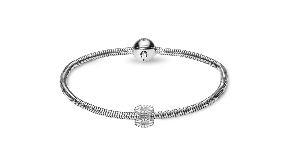 Køb Christina jewelry & watches - Kampagne sølv armbånd med sølv marguerit charm - Modelnr.: 615-SB hos Guldsmed Smeds