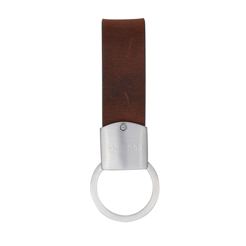 Køb Son of noa - SON key ring brown calf leather 9cm - Model: 997 000-BROWN hos Guldsmed Smeds