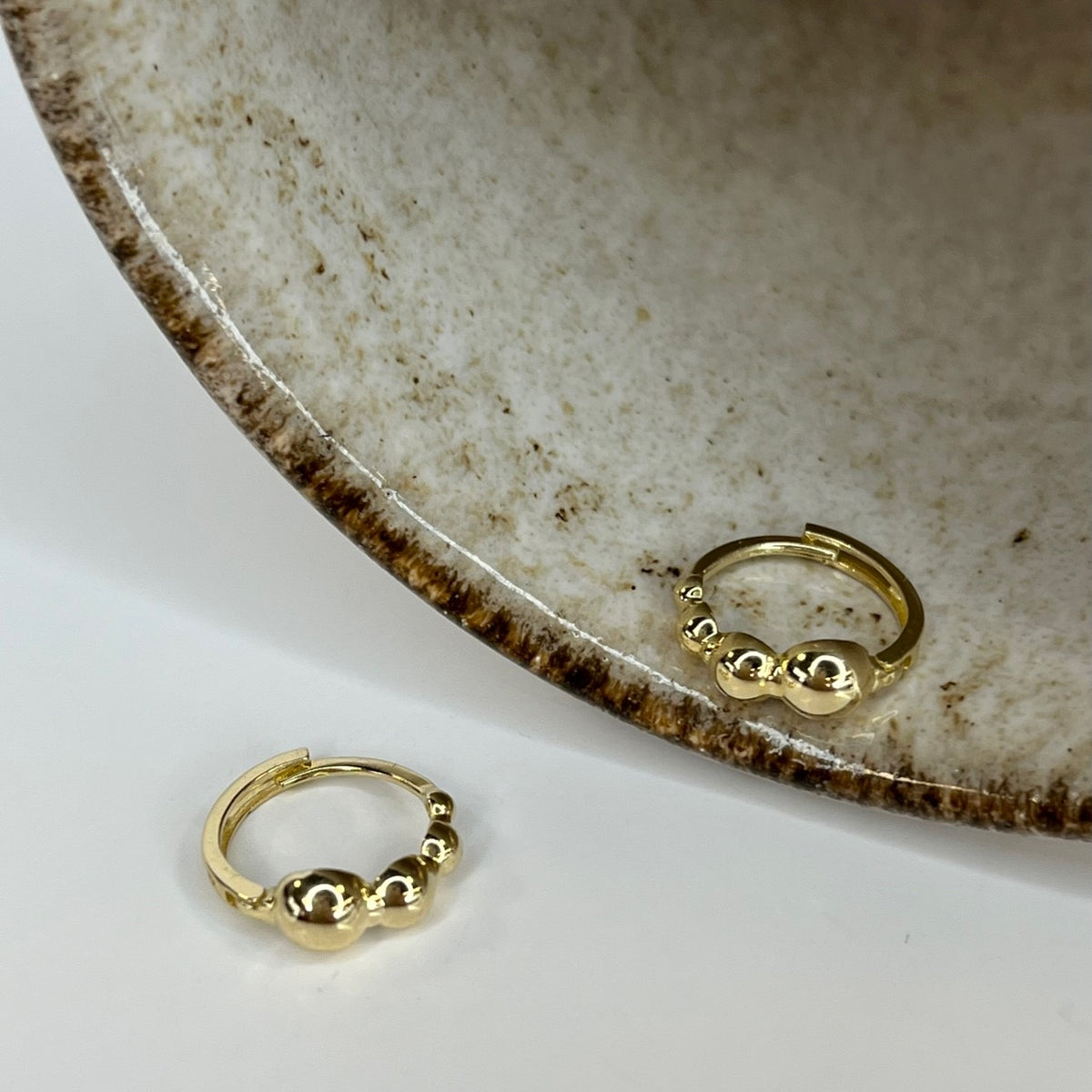 Scrouples - 8 kt guld creoler med kugler - Model: 122333